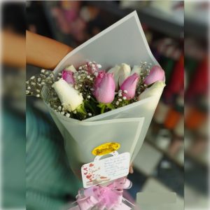 Ramo de rosas fushon con rosas blancas